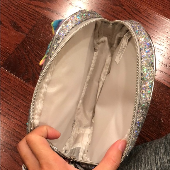 🚫DONATED🚫
 for $15💥 🆕 Dazzling makeup pouch - penguin - Picture 3 of 7